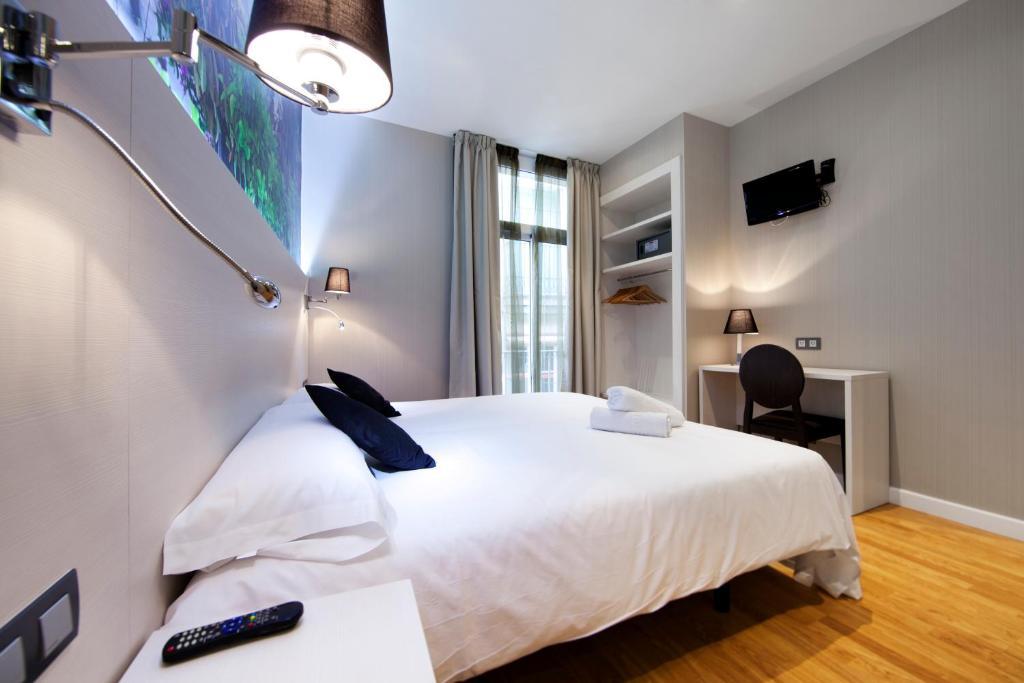 Hostal Bcn Ramblas Барселона Стая снимка