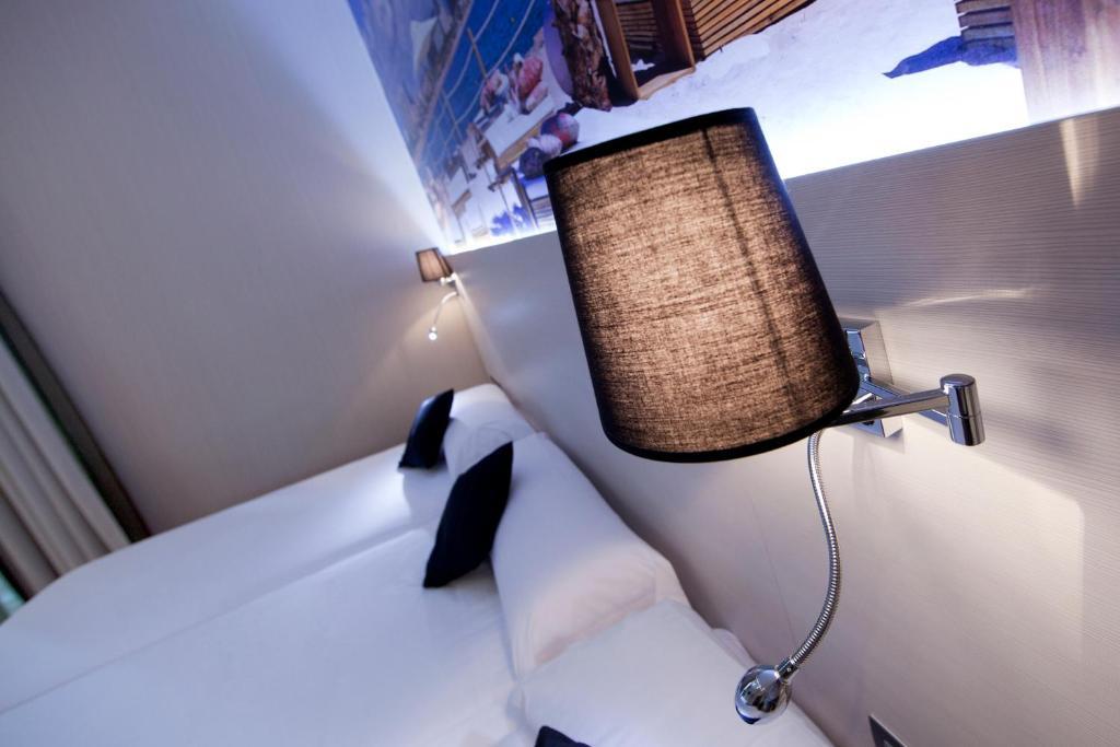 Hostal Bcn Ramblas Барселона Стая снимка