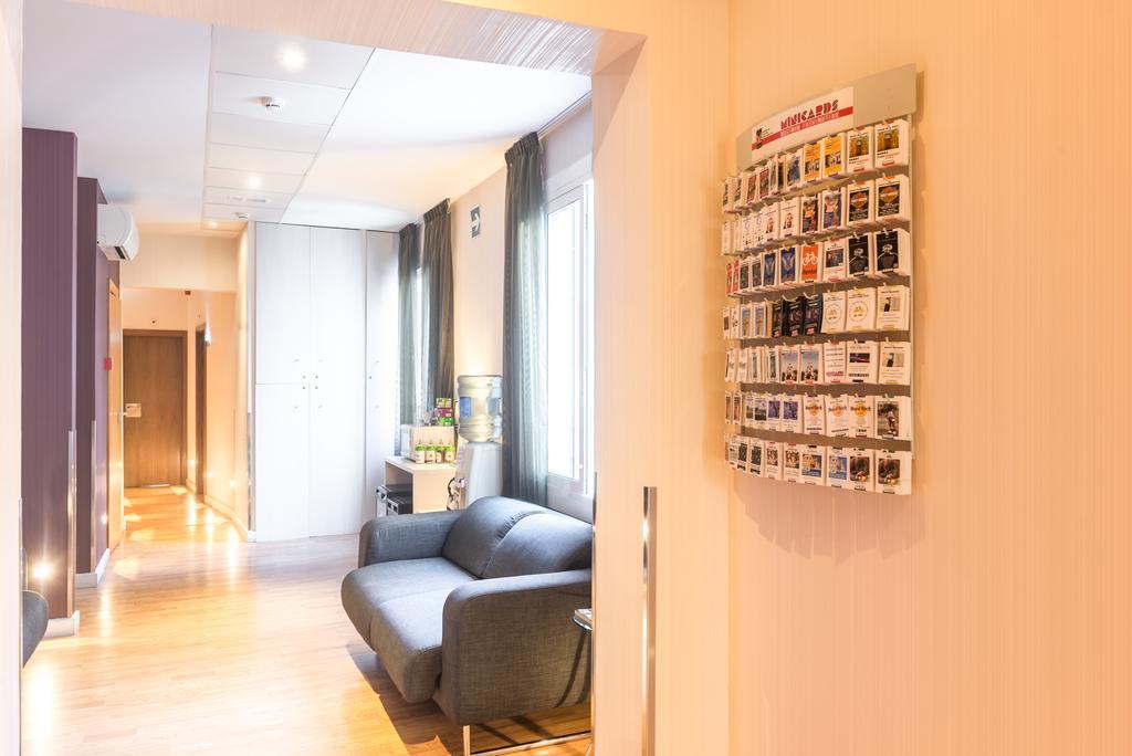Hostal Bcn Ramblas Барселона Екстериор снимка
