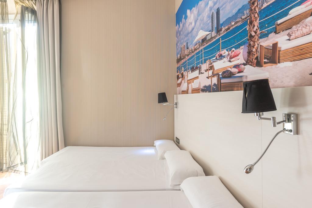Hostal Bcn Ramblas Барселона Екстериор снимка