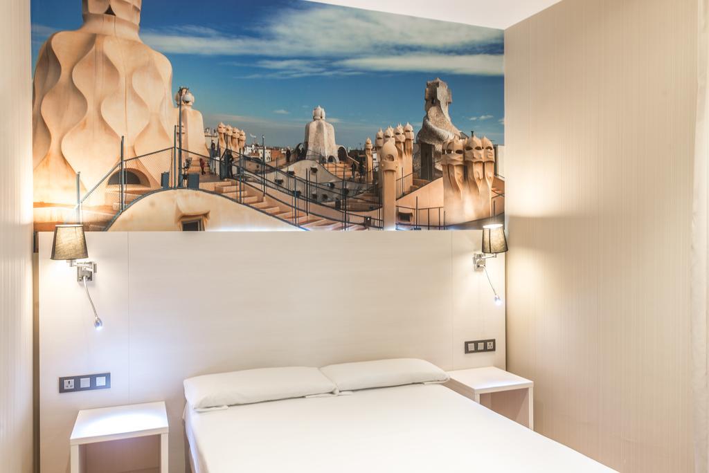 Hostal Bcn Ramblas Барселона Екстериор снимка