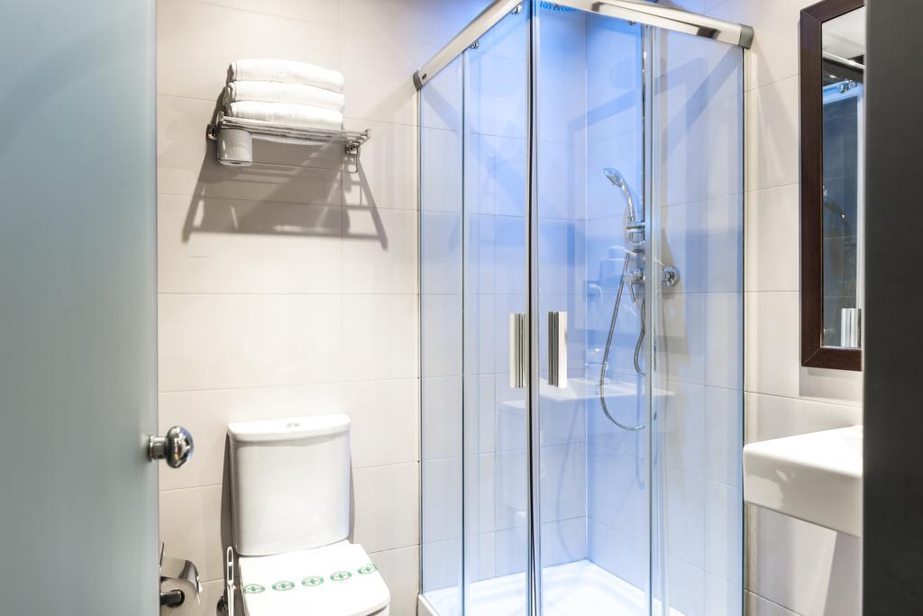 Hostal Bcn Ramblas Барселона Екстериор снимка