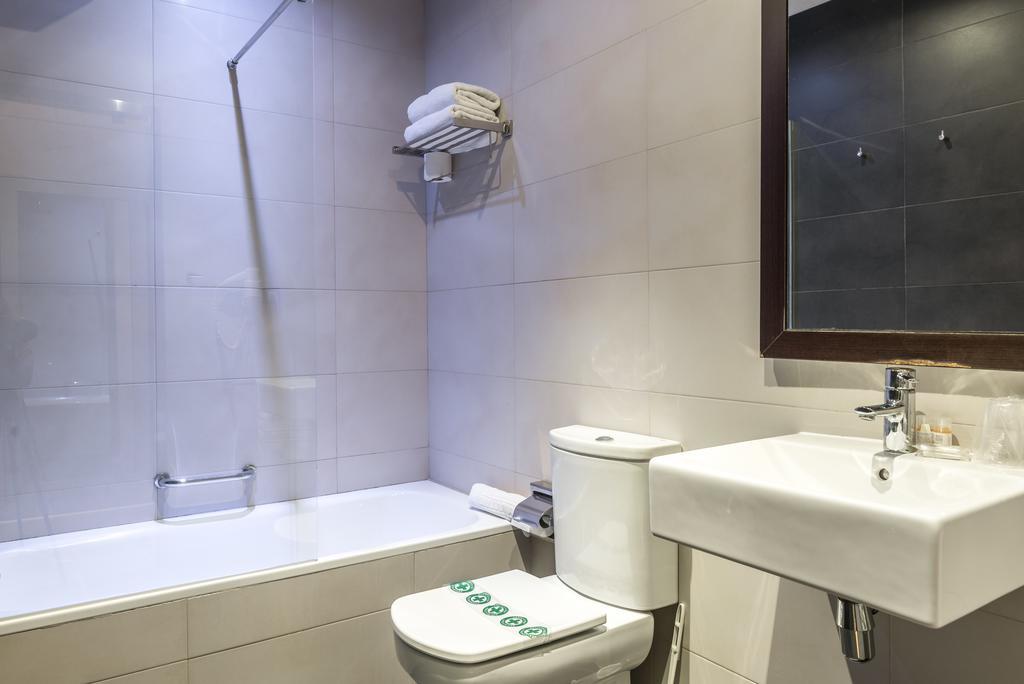 Hostal Bcn Ramblas Барселона Екстериор снимка