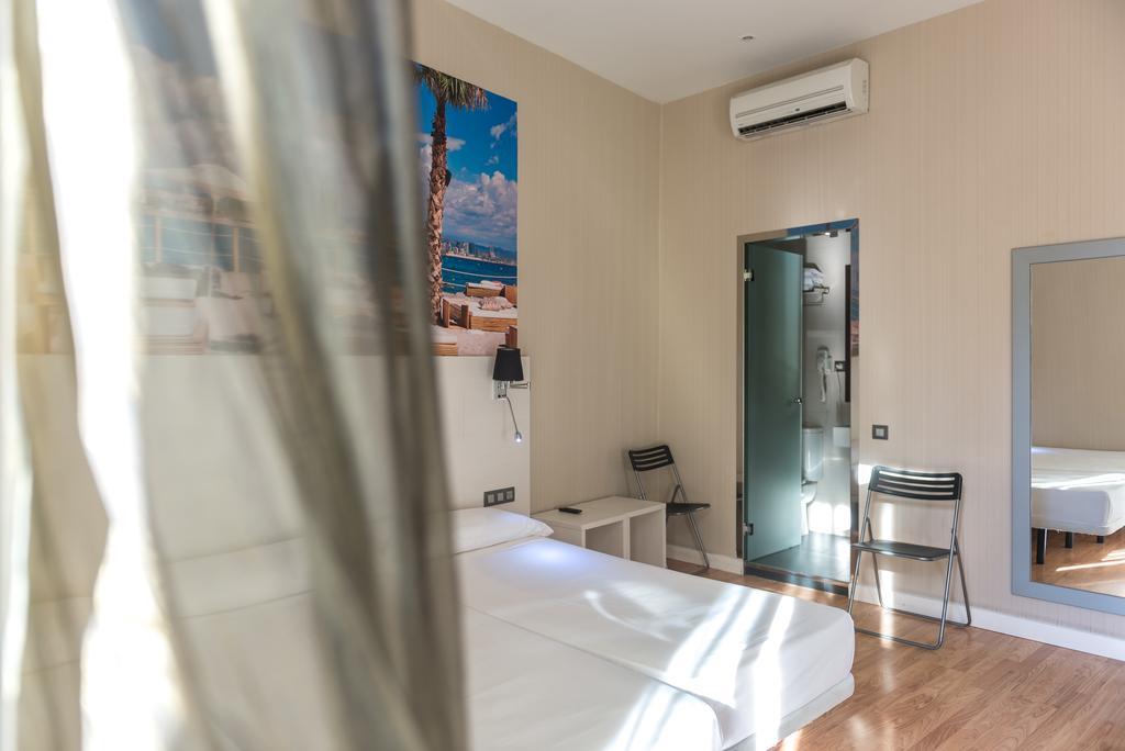 Hostal Bcn Ramblas Барселона Екстериор снимка