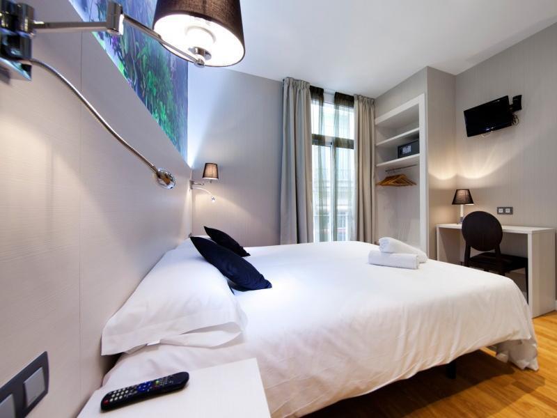 Hostal Bcn Ramblas Барселона Екстериор снимка