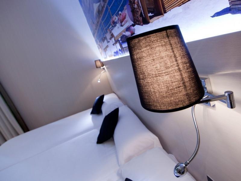 Hostal Bcn Ramblas Барселона Екстериор снимка