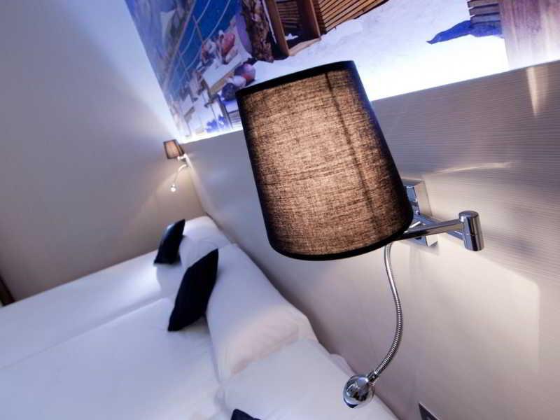 Hostal Bcn Ramblas Барселона Екстериор снимка