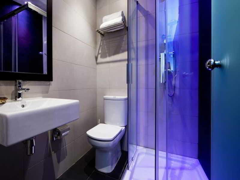 Hostal Bcn Ramblas Барселона Екстериор снимка