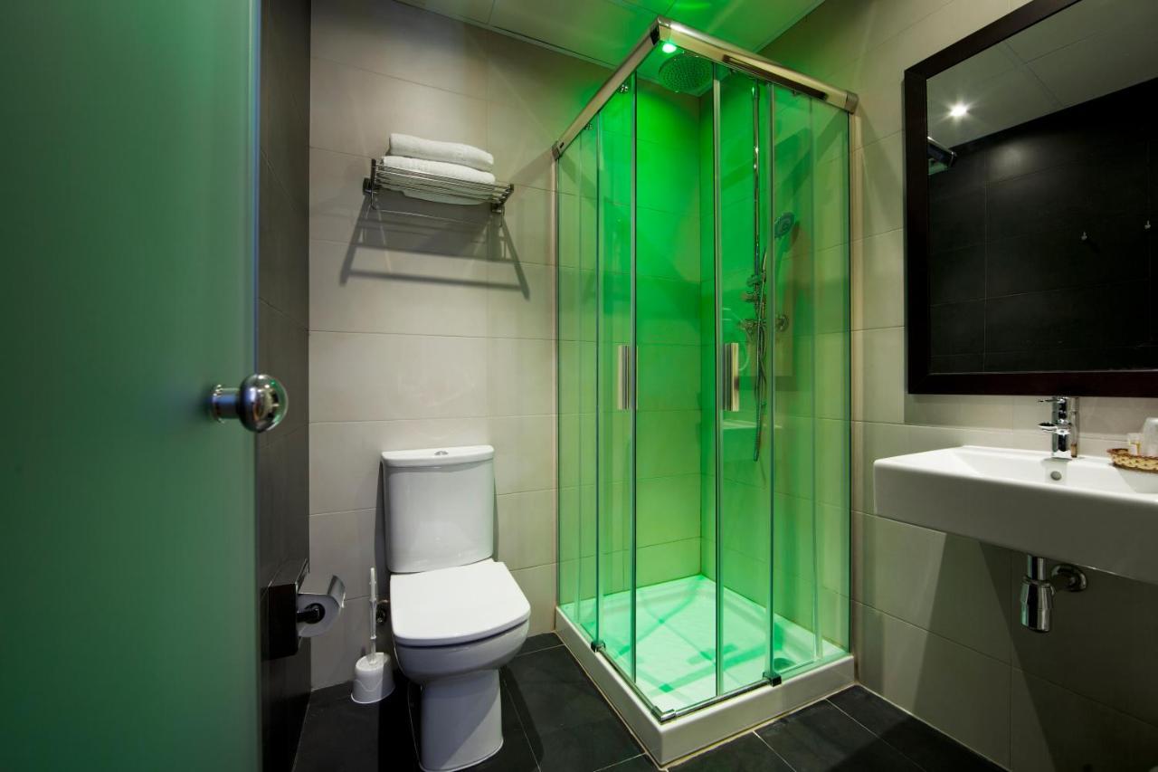 Hostal Bcn Ramblas Барселона Стая снимка